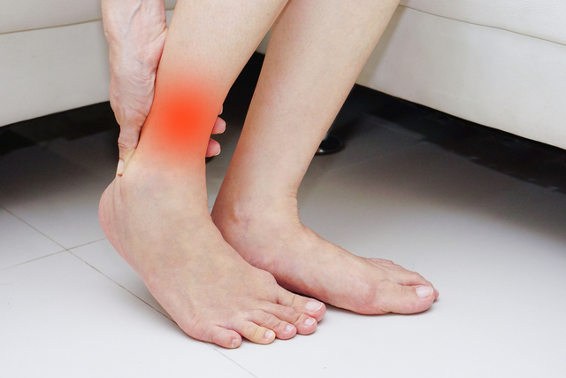Woman suffering with Osteoarthritis in New Smyrna Beach